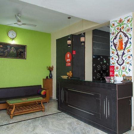 Capital O 11716 Hotel Everest Udaipur Exterior photo