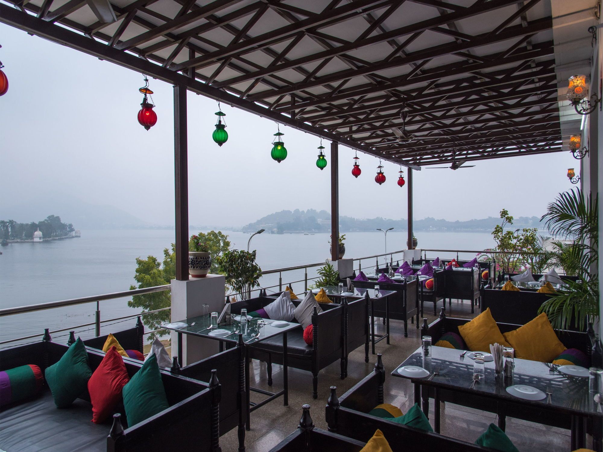 Capital O 11716 Hotel Everest Udaipur Exterior photo