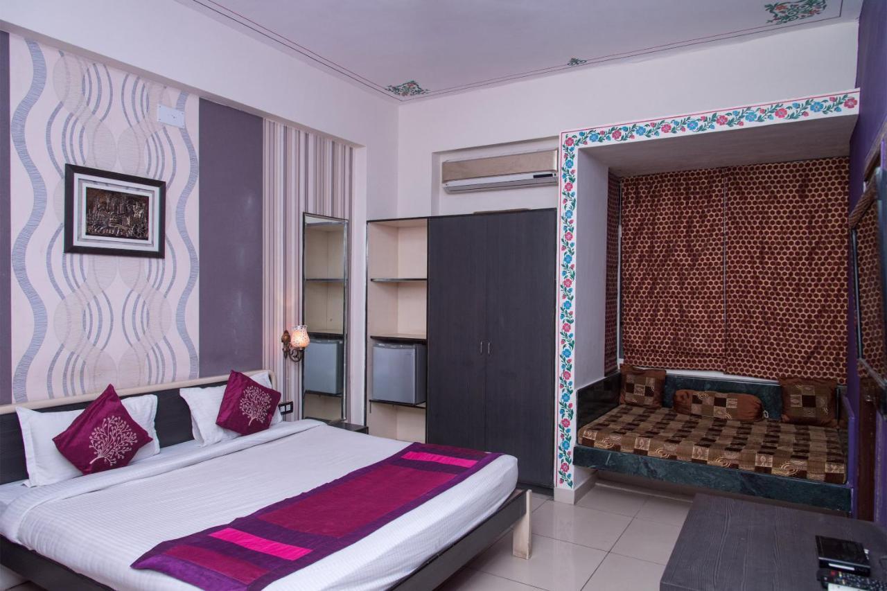 Capital O 11716 Hotel Everest Udaipur Exterior photo