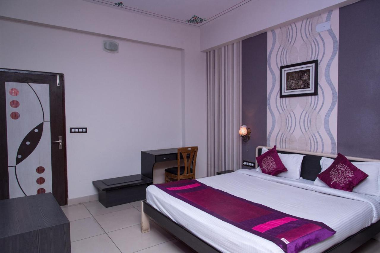 Capital O 11716 Hotel Everest Udaipur Exterior photo