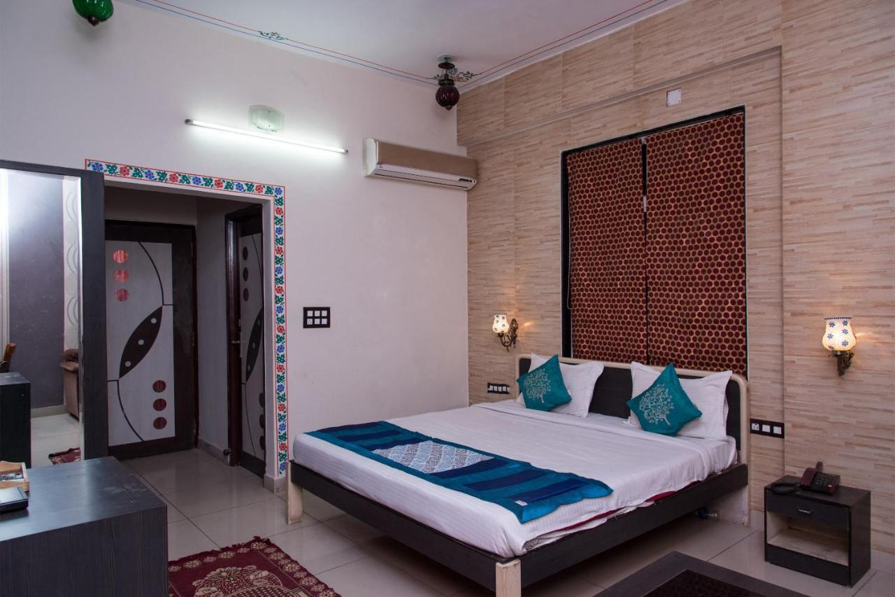 Capital O 11716 Hotel Everest Udaipur Exterior photo